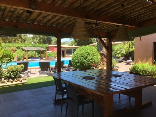 cuisine_terrasse_ete_yucca_villa_corse (1)